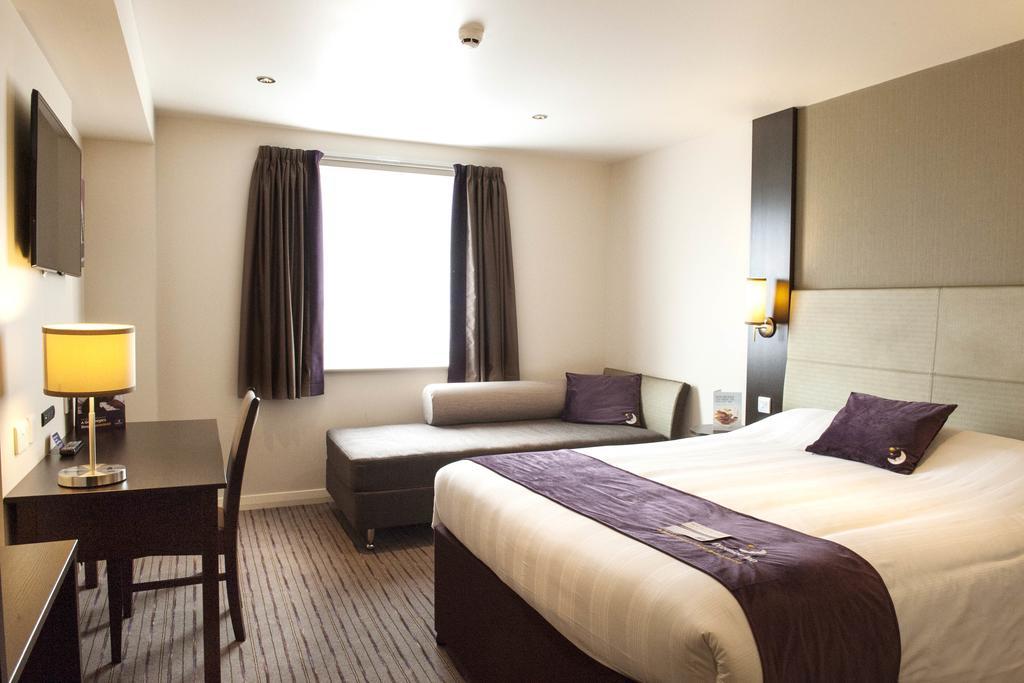 Premier Inn London Elstree / Borehamwood Hotel Buitenkant foto
